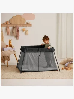 BABYBJORN Børnesenge & Tilbehør*BabyBjörn Light Weekendseng, Black inkl. Overtrækslagen