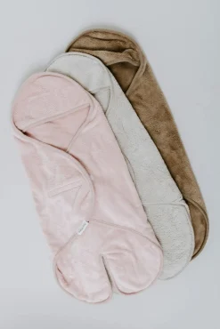 Børn BabysOnly Interiør></noscript>Baby's Only Hooded Baby Tæppe med Fødder Cozy, Urban Taupe