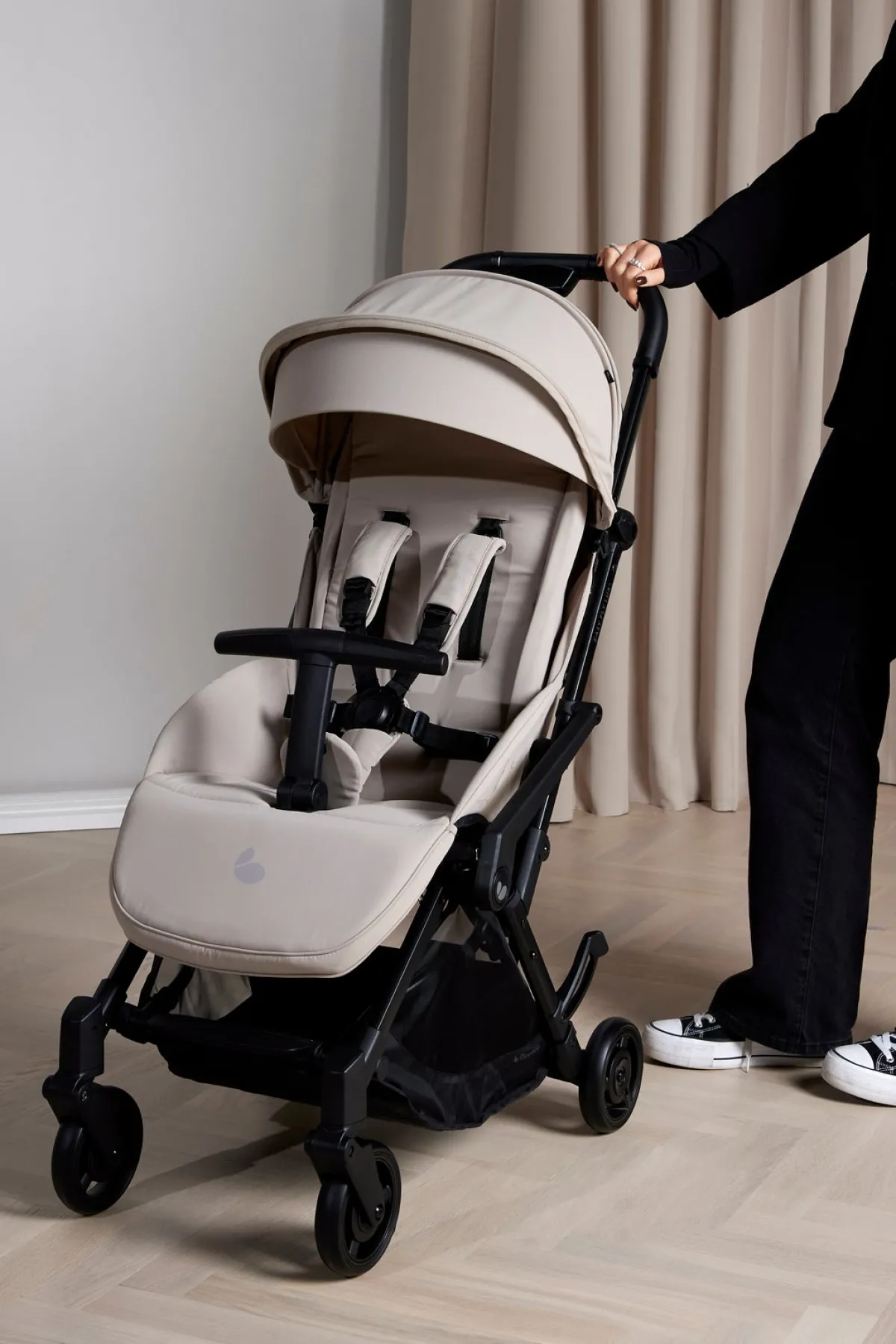 Beemoo Easy Fly Lux 4 Klapvogn inkl Route i-Size Autostol Baby & Base, Sand Beige/Black Stone