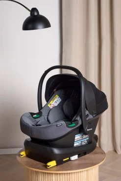 Beemoo Vognpakker></noscript>Maxi 4 Twin Søskendevogn inkl. Ekstra Søskendesæde & Route i-Size Autostol Baby & ISOFIX Base, Black/Mineral Grey