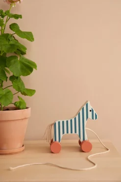 KidsConcept Kids Concept Trækdyr Hest Stribet Carl Larsson