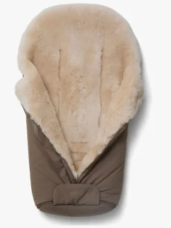 Nordlys Køreposer></noscript>Thyra Lammeskindskørepose, Valnød/Beige