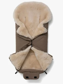 Nordlys Køreposer></noscript>Thyra Lammeskindskørepose, Valnød/Beige