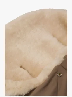 Nordlys Køreposer></noscript>Thyra Lammeskindskørepose, Valnød/Beige