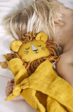 Roommate Stofbleer, Nusseklude & Babytæpper*Nusseklud Løve, Yellow Gul