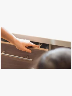 SafeandCare Sikkerhed>Safe & Care SureCatch Selvklæbende Lås til Øverste Skuffe, Hvid