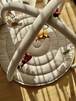 VanillaCopenhagen Babylegetøj*Vanilla Copenhagen Ladybug Aktivitetstæppe, Oyster